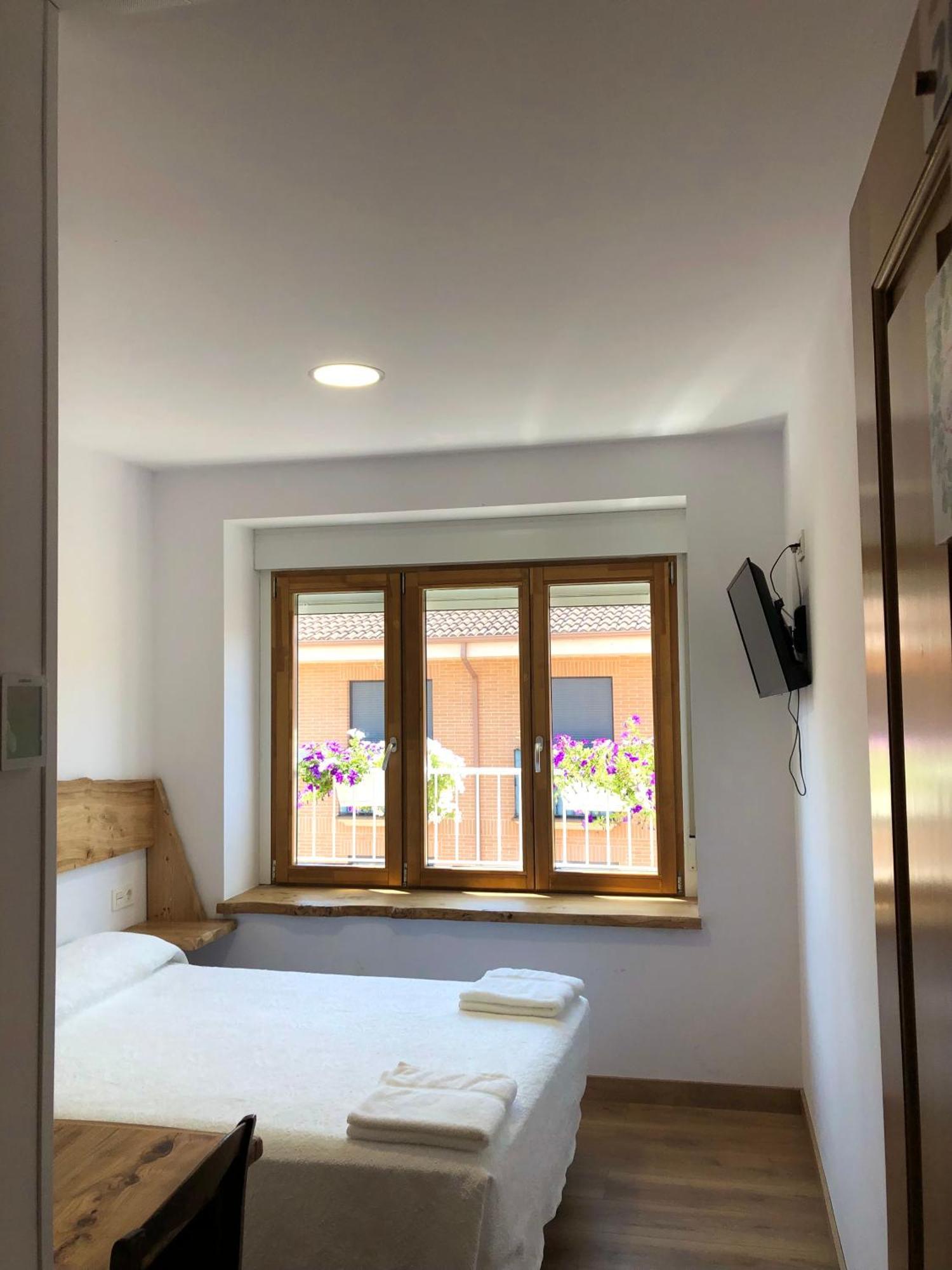 Hostal San Juan Сааґун Екстер'єр фото
